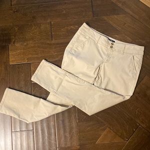 Women’s AEO skinny, stretch khaki’s